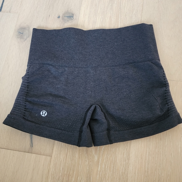 Lululemon In The Flow Shorts in Dark Grey - Picture 2 of 4